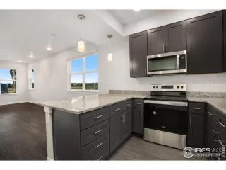 Photo #4: 1003118 Listing