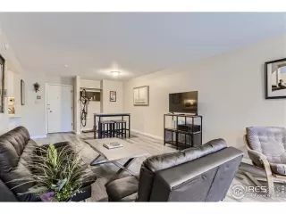 Photo #5: 1003189 Listing