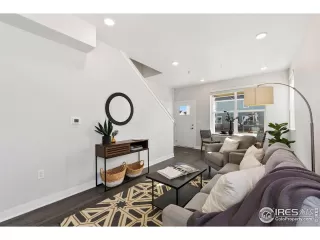 Photo #2: 1003218 Listing