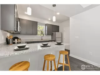 Photo #3: 1003218 Listing