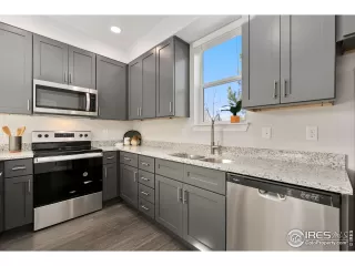 Photo #4: 1003218 Listing