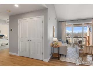 Photo #4: 1003243 Listing