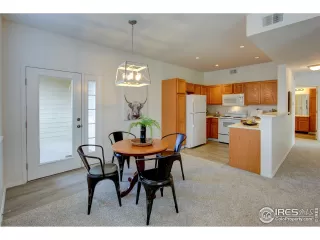 Photo #4: 1003271 Listing