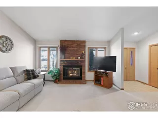 Photo #4: 1003296 Listing