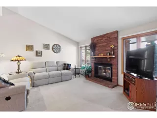 Photo #5: 1003296 Listing