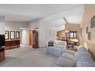 Photo #6: 1003296 Listing