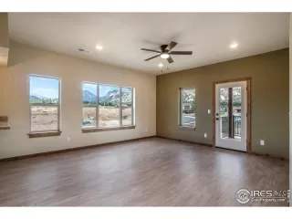 Photo #4: 1003369 Listing