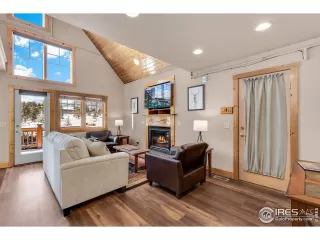 Photo #5: 1003437 Listing