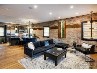 Photo #4: 1003605 Listing