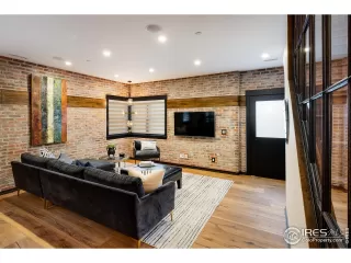 Photo #5: 1003605 Listing