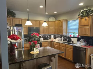 Photo #3: 1003618 Listing