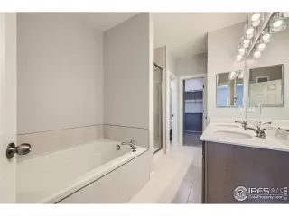 Photo #6: 1003683 Listing