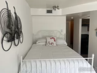 Photo #4: 1003762 Listing