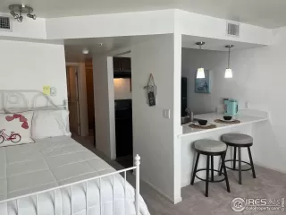 Photo #6: 1003762 Listing