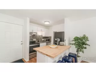 Photo #6: 1003843 Listing