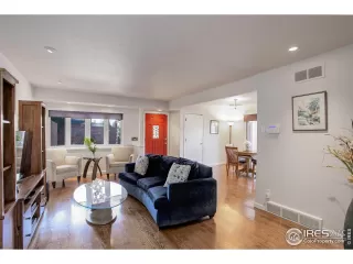 Photo #2: 1003942 Listing