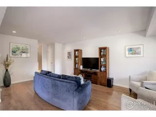 Photo #3: 1003942 Listing