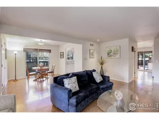 Photo #4: 1003942 Listing