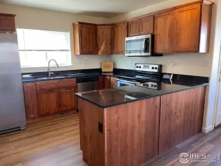 Photo #2: 1003967 Listing