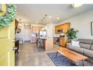 Photo #3: 1004013 Listing