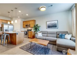 Photo #4: 1004013 Listing