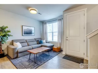 Photo #5: 1004013 Listing