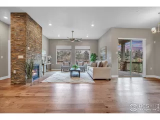 Photo #2: 1004237 Listing