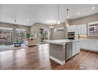 Photo #3: 1004237 Listing