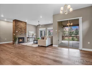 Photo #4: 1004237 Listing
