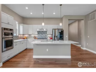 Photo #5: 1004237 Listing