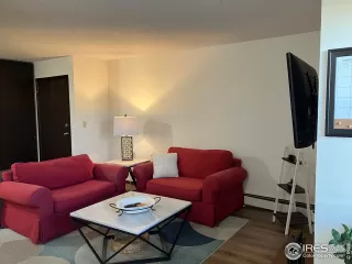 Photo #3: 1004241 Listing