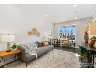 Photo #2: 1004261 Listing