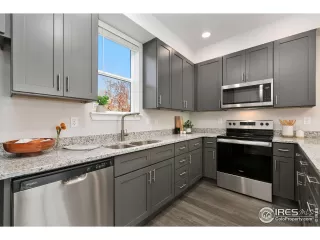 Photo #5: 1004261 Listing