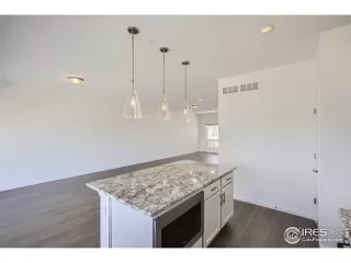 Photo #4: 1004271 Listing