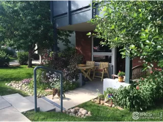 Photo #3: 1004287 Listing