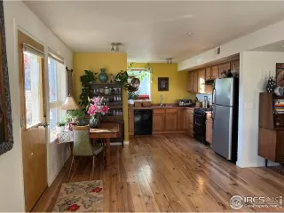 Photo #4: 1004287 Listing