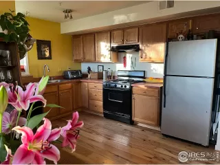 Photo #6: 1004287 Listing