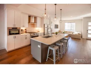 Photo #1: 1004296 Listing