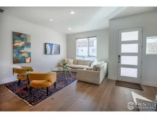 Photo #2: 1004296 Listing