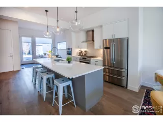 Photo #3: 1004296 Listing