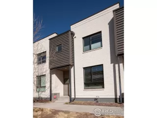 Photo #6: 1004296 Listing