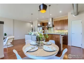 Photo #5: 1004312 Listing