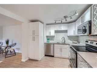 Photo #4: 1004352 Listing