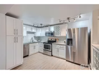 Photo #5: 1004352 Listing