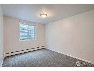 Photo #6: 1004352 Listing