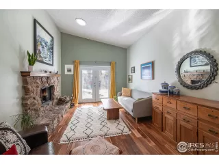 Photo #4: 1004361 Listing