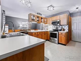 Photo #4: 1004379 Listing