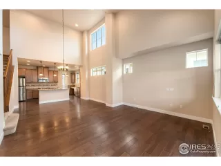 Photo #4: 1004398 Listing