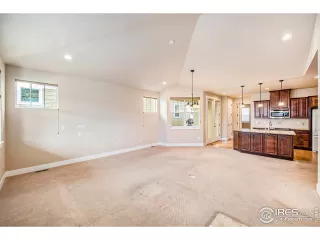 Photo #4: 1004401 Listing