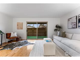 Photo #2: 1004462 Listing